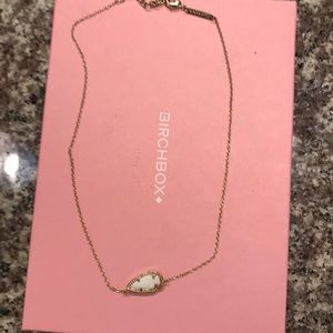 Kendra Scott necklace. In good condition.